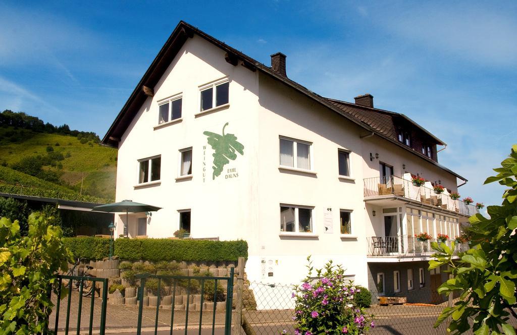 Weingut-Brennerei-Gaestehaus Emil Dauns Reil Dış mekan fotoğraf